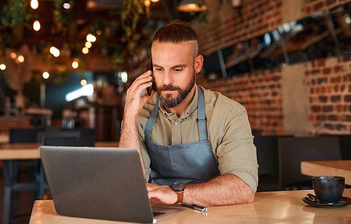 istock-cafe-worker-690x440.jpg